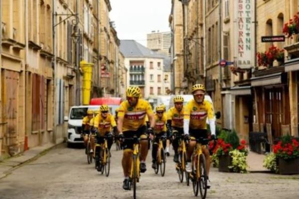 Escobi patrocina al equipo Rynkeby para ayudar a niños con enfermedades graves