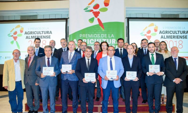 Escobi recibe el premio al compromiso ambiental de La Voz de Almería, Agricultura 2000 y Ser Almería.